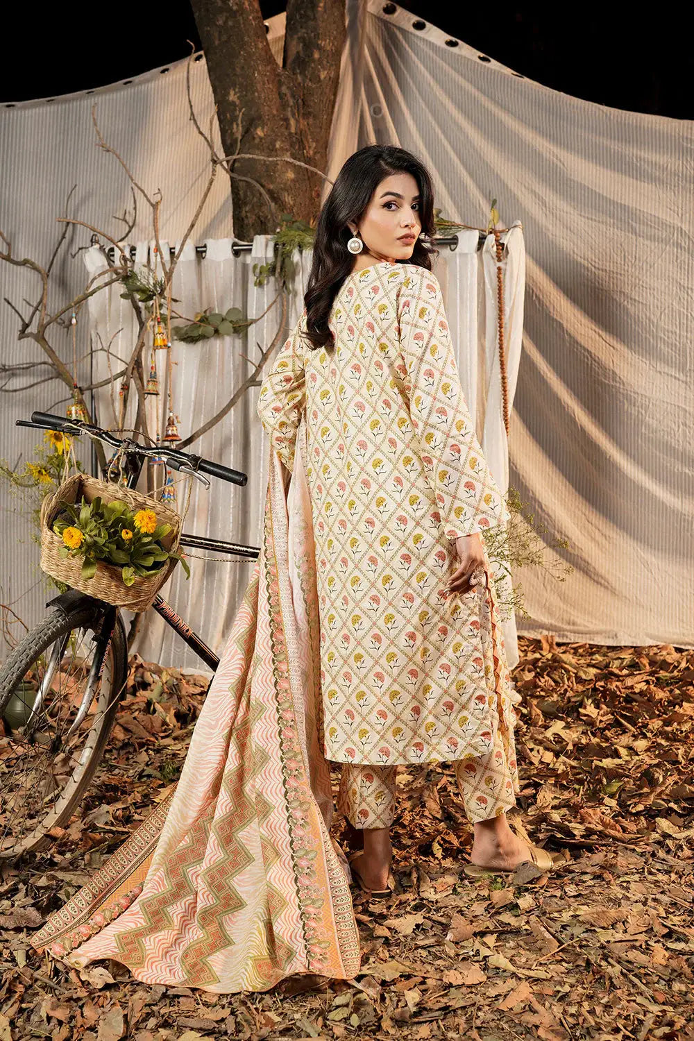 Safwa | Peach Gleam – 3PC Printed Lawn Ready to Wear (P000519) - Mmall