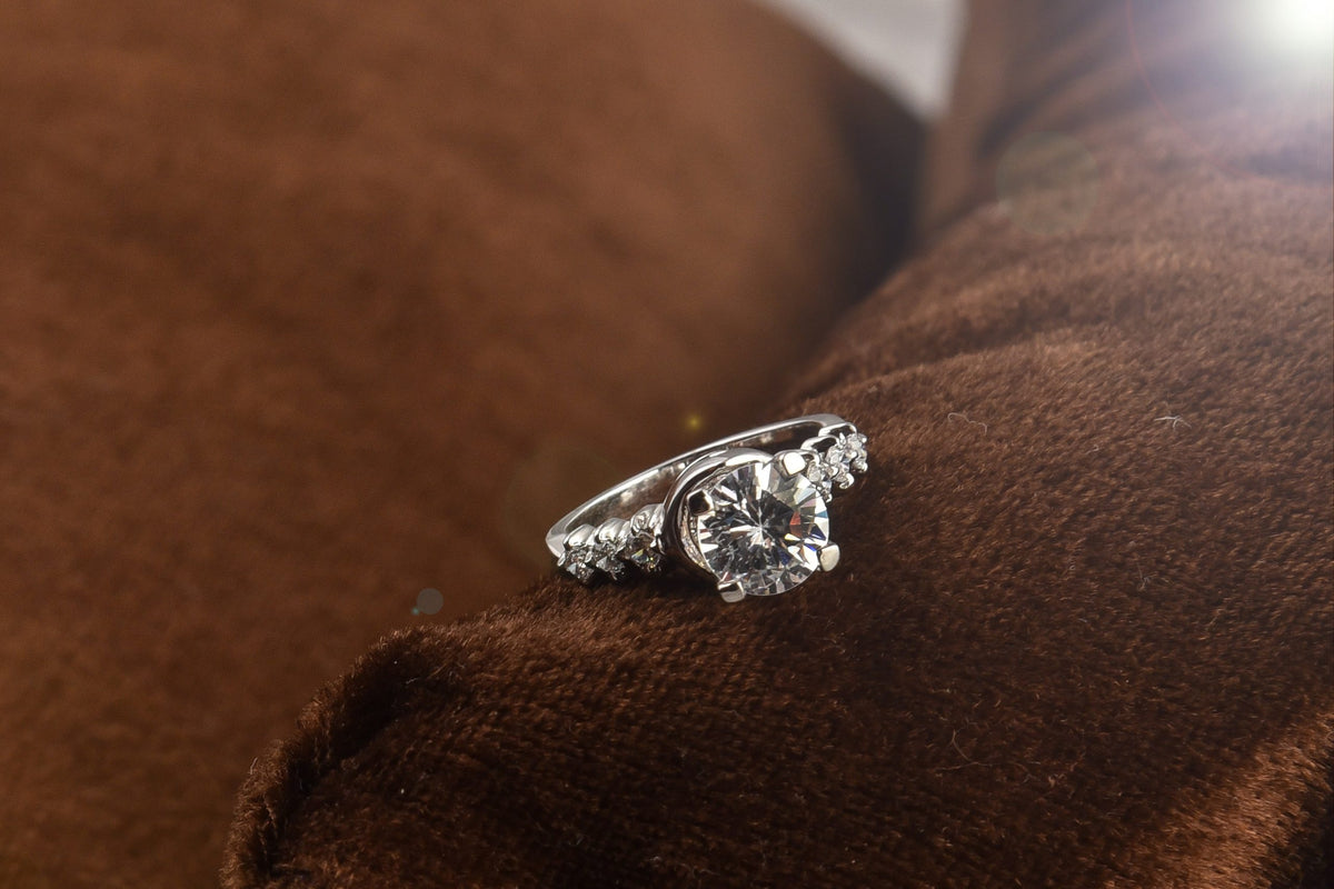 Round Zircon Ring