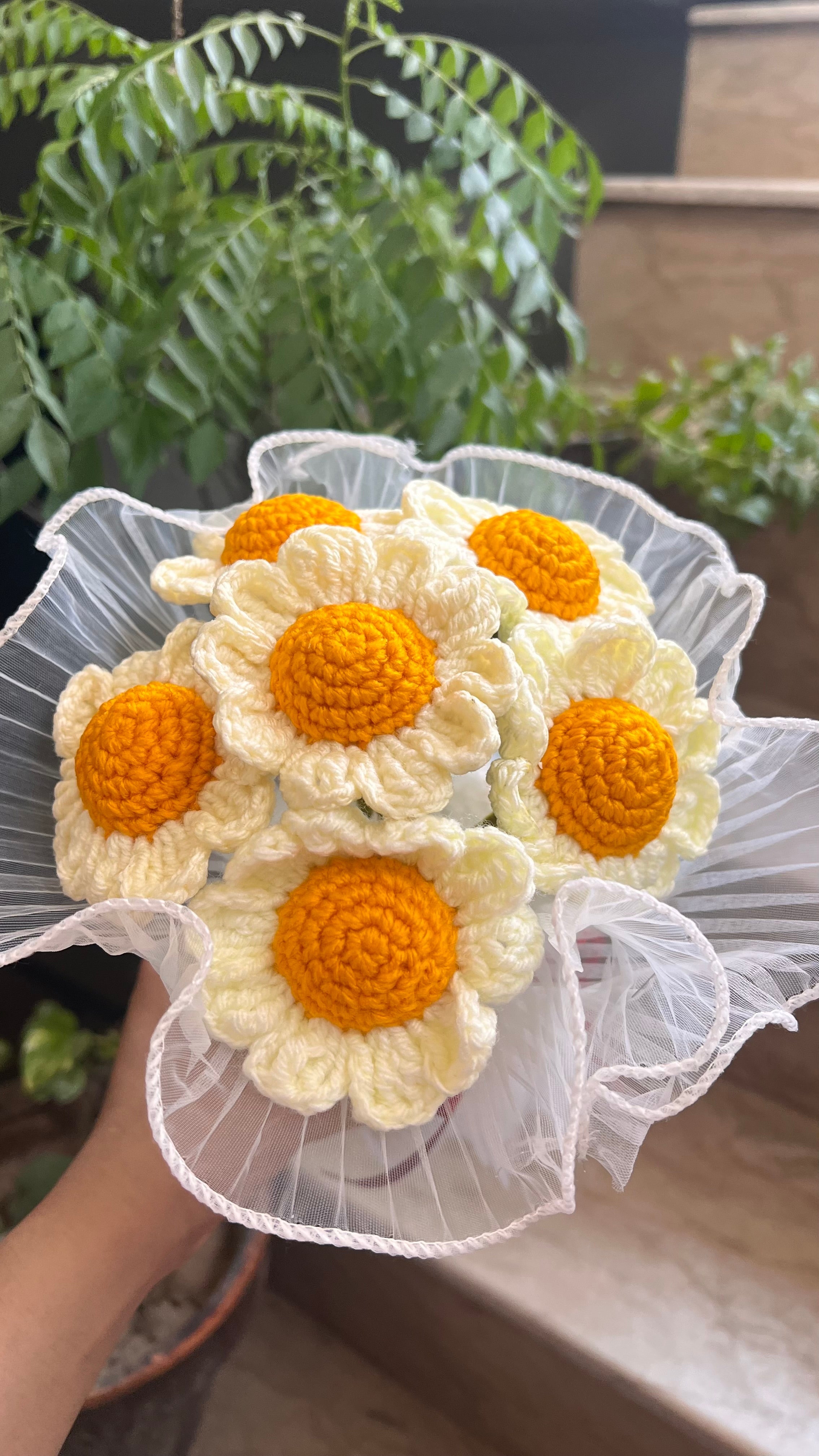 White Crown Crochet Bouquet Gulyarn