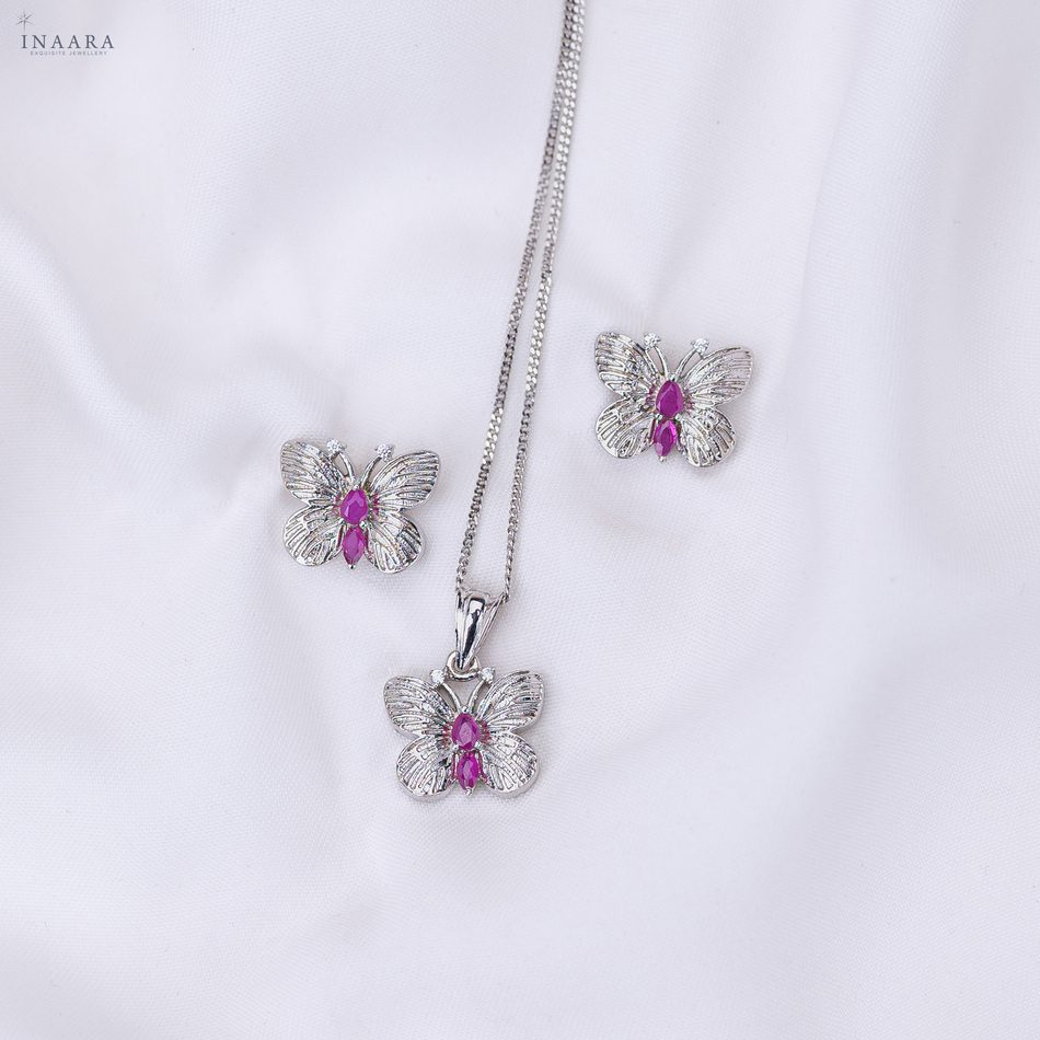 Belle Pendant Set