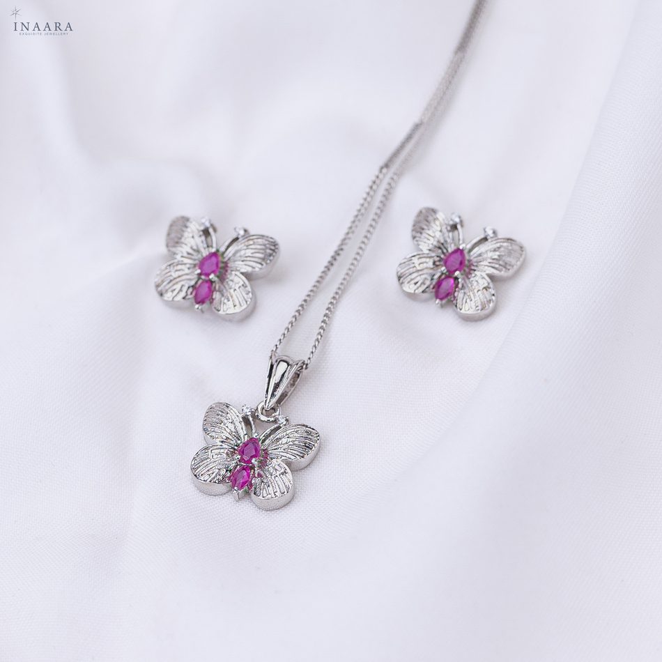 Belle Pendant Set