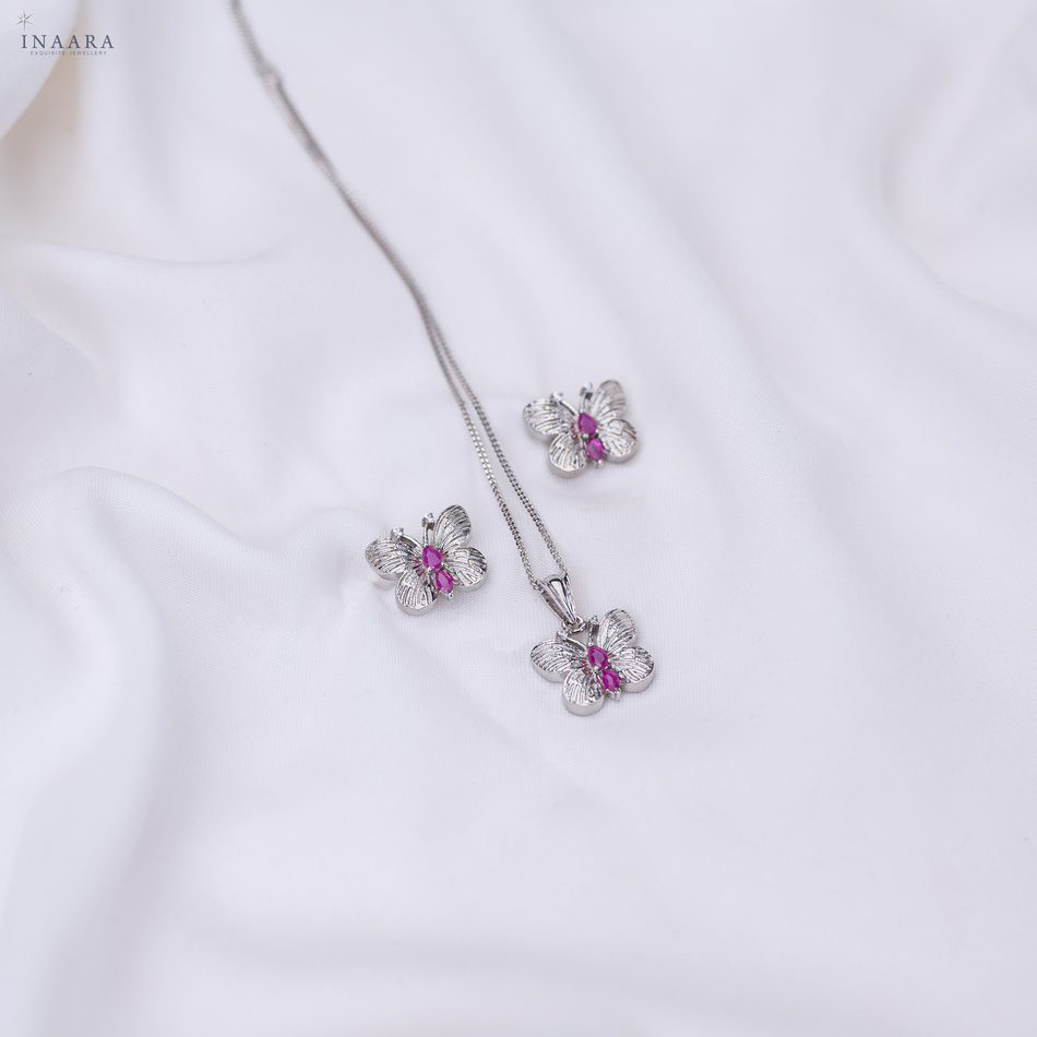 Belle Pendant Set