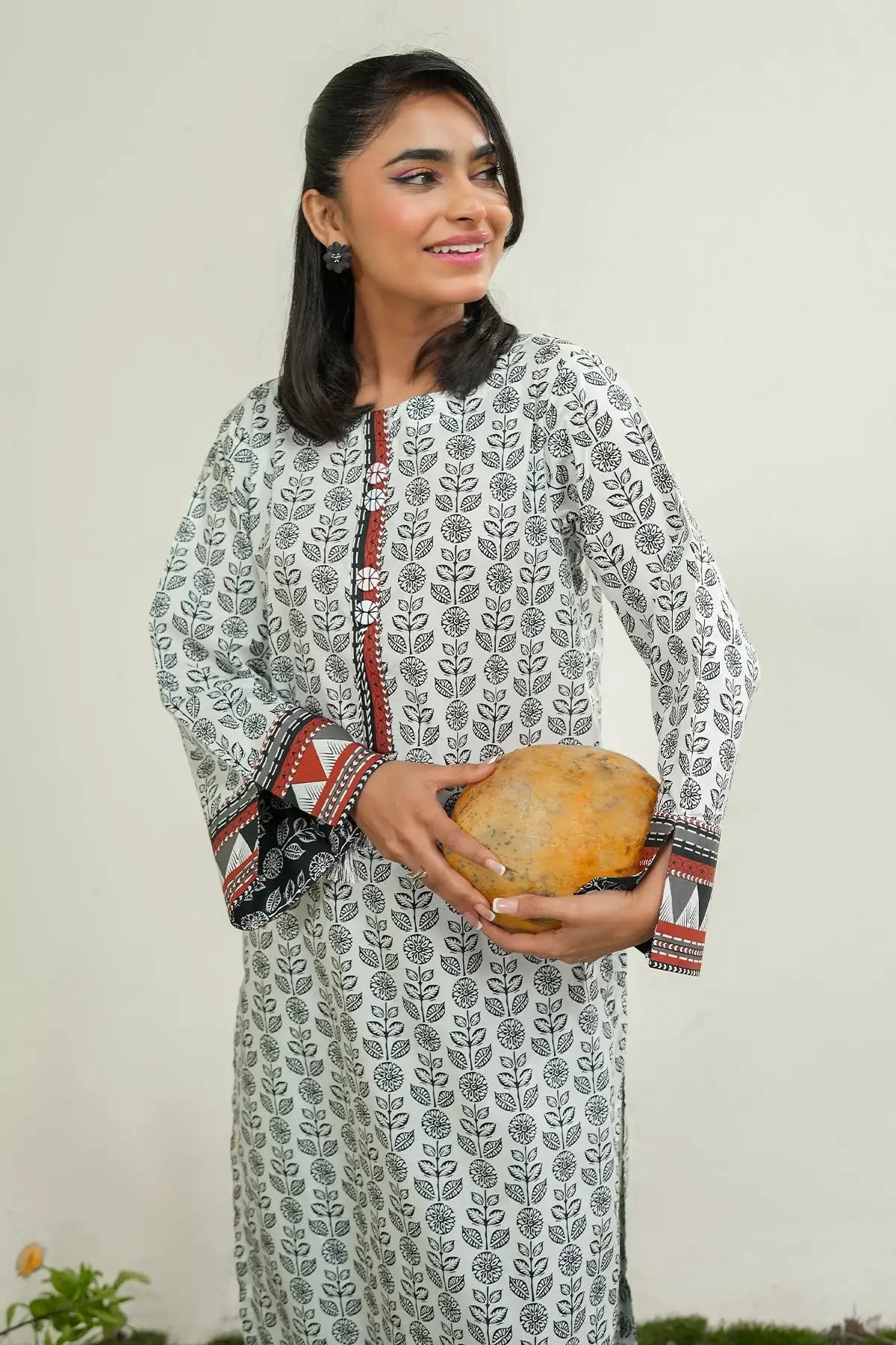 Safwa | Monochrome Muse – 2PC Printed Lawn Ready to Wear (P000871) - Mmall