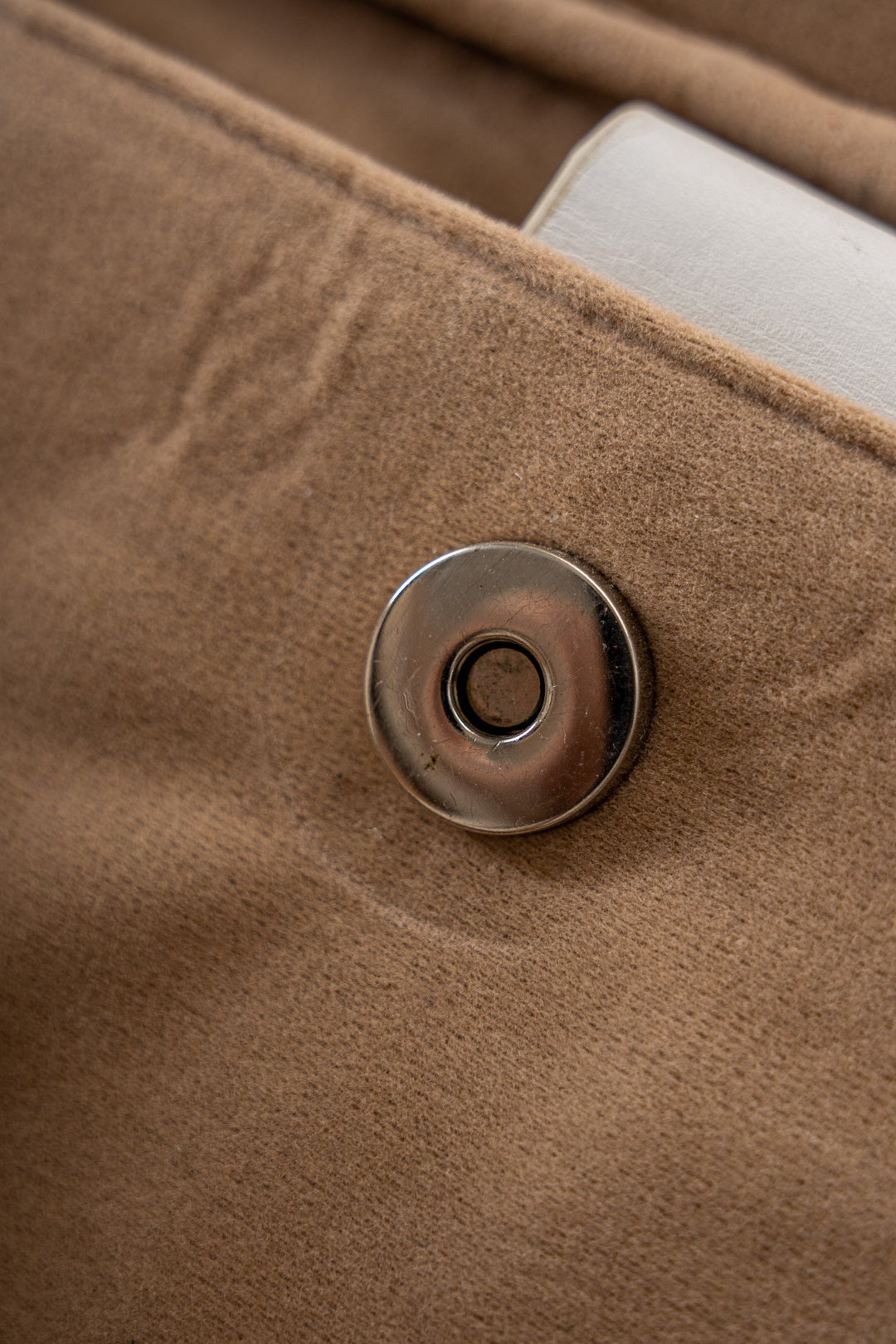 Pearl White Laptop Carry