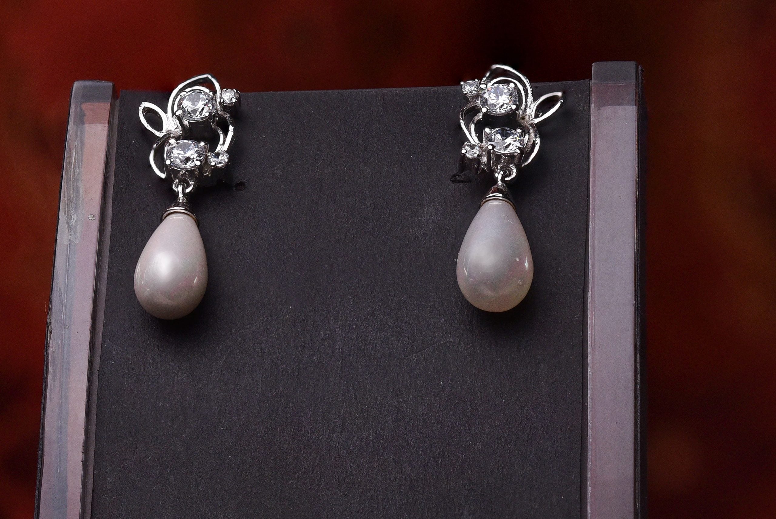 White Pearl Necklace Set