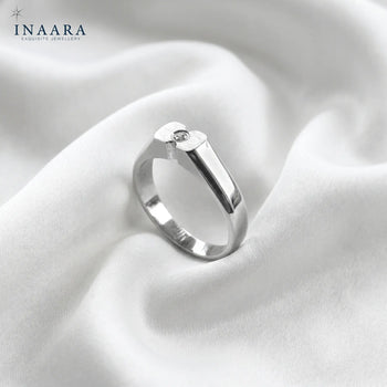 Elegant Solitaire Band
