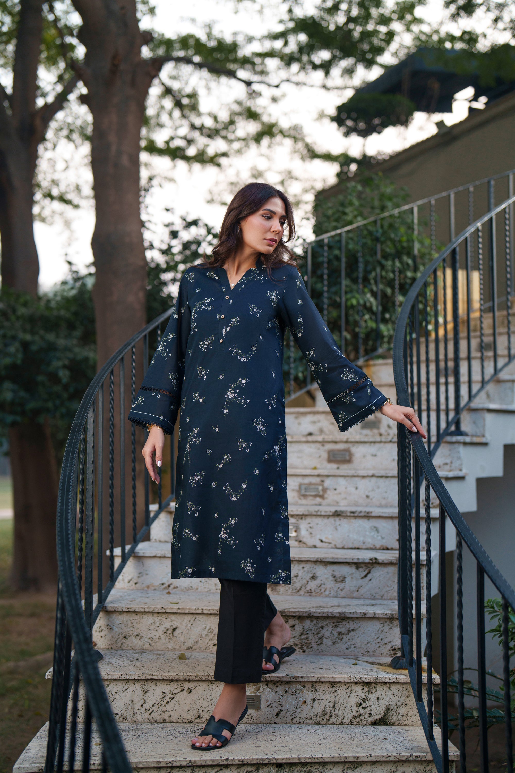 Noir Flora Kurta – view 3