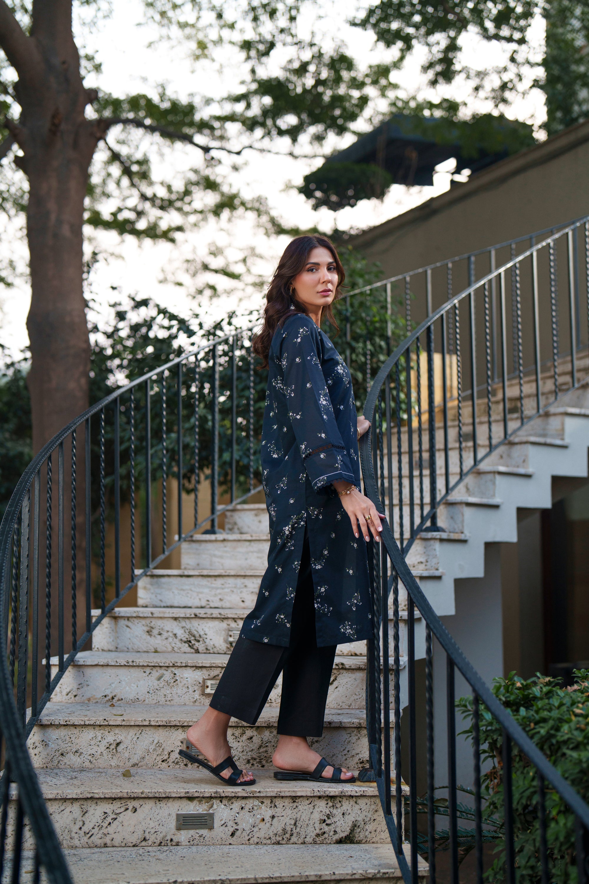 Noir Flora Kurta – view 4
