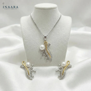 Raya Pearl Pendant Set