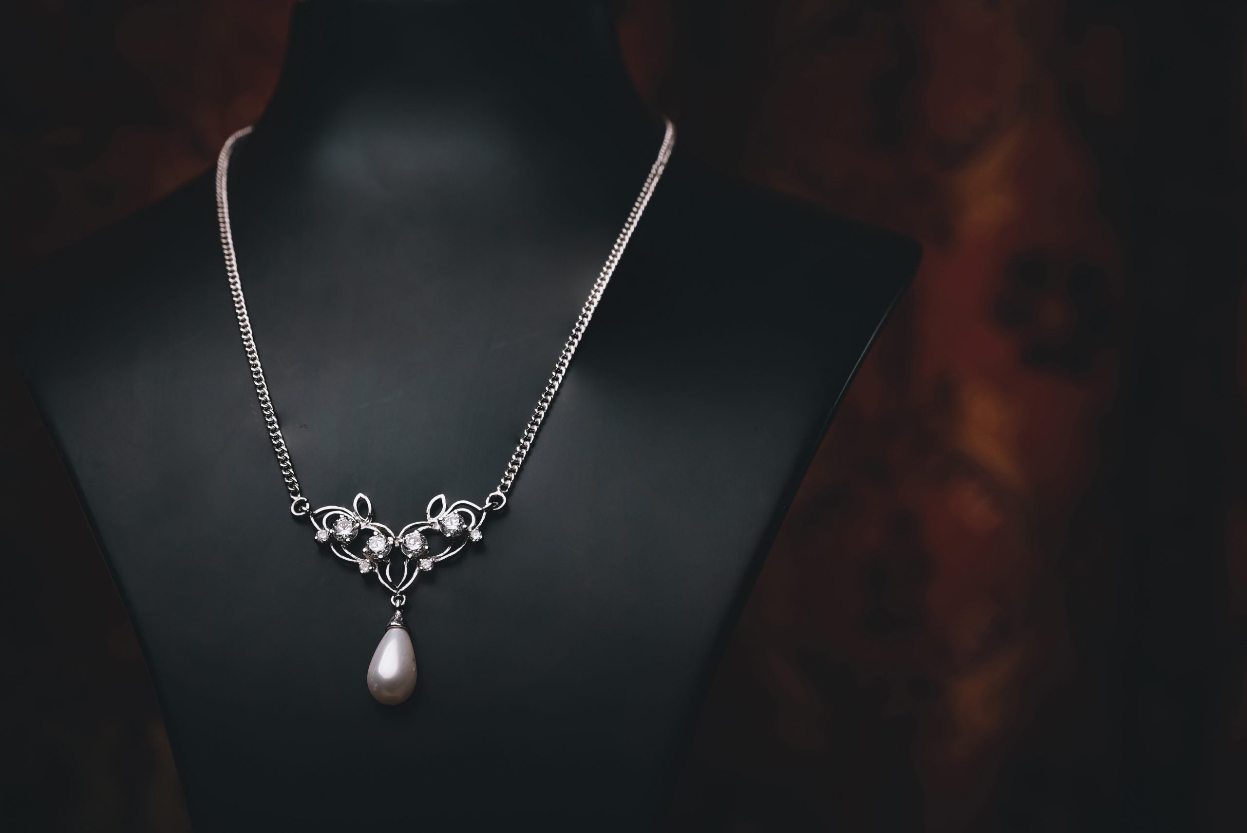 White Pearl Necklace Set