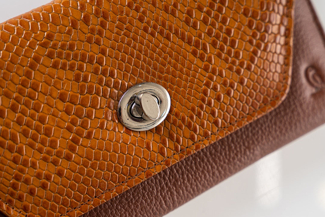 Detox Clutch